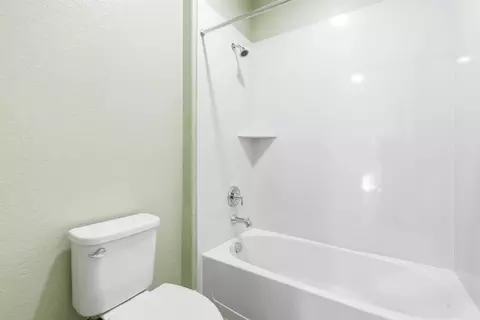 Bath - 1472 Bicker Cir, Folsom, CA 95630 photo 5 of 6
