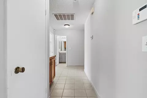Entry Way - 2712 Floyd Ave, Modesto, CA 95355 photo 3 of 3