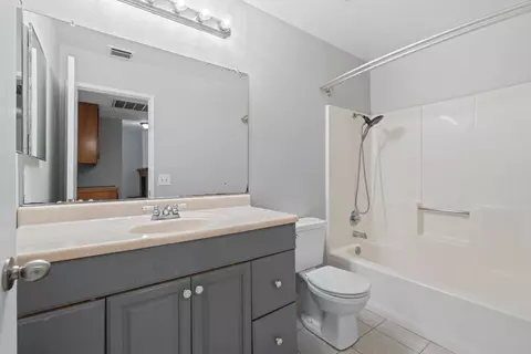 Bath - 2712 Floyd Ave, Modesto, CA 95355 photo 1 of 3