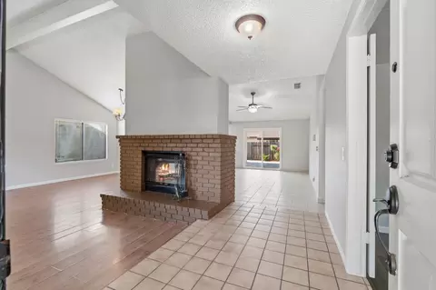 Entry Way - 2712 Floyd Ave, Modesto, CA 95355 photo 2 of 3