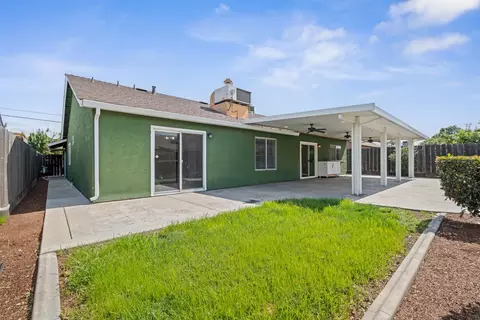 Exterior - 2712 Floyd Ave, Modesto, CA 95355 photo 7 of 8