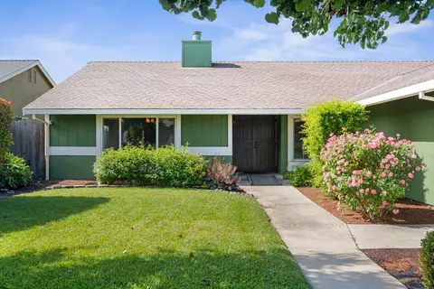 Exterior - 2712 Floyd Ave, Modesto, CA 95355 photo 5 of 8
