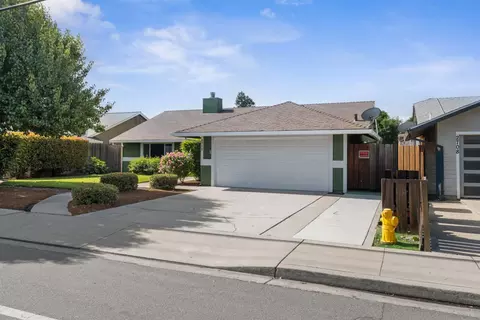 Exterior - 2712 Floyd Ave, Modesto, CA 95355 photo 3 of 8