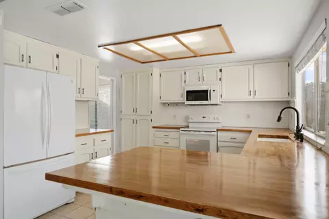 Kitchen - 2712 Floyd Ave, Modesto, CA 95355 photo 3 of 4