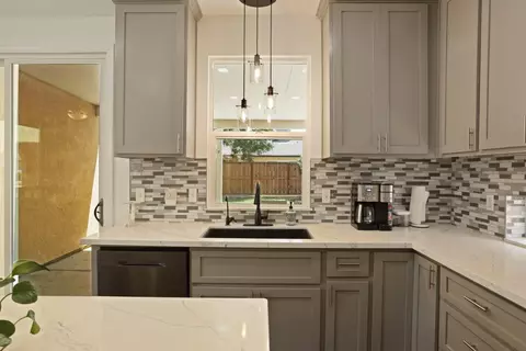 Kitchen - 1262 Syracuse Ln, Manteca, CA 95336 photo 3 of 3