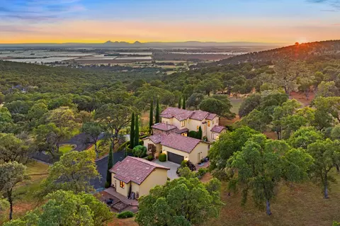 5133 Oak Grove Ct, Browns Valley, CA 95918