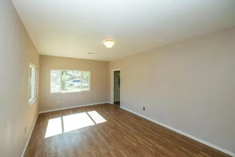 Living - 825 Wheatley Ave, Modesto, CA 95351 photo 3 of 5