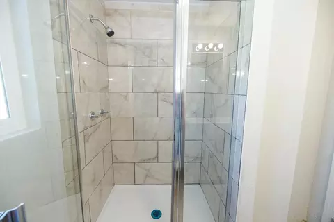 Bath - 825 Wheatley Ave, Modesto, CA 95351 photo 2 of 2