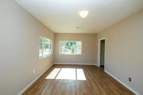 Living - 825 Wheatley Ave, Modesto, CA 95351 photo 2 of 5