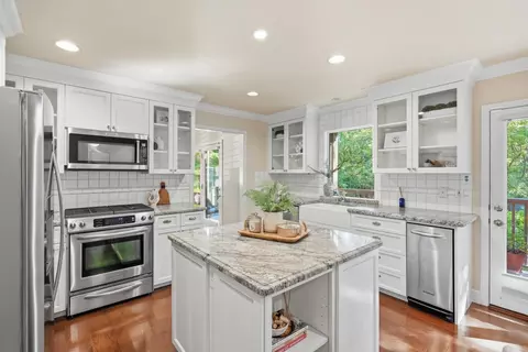Kitchen - 61 Riverknoll Pl, Carmichael, CA 95608 photo 2 of 2