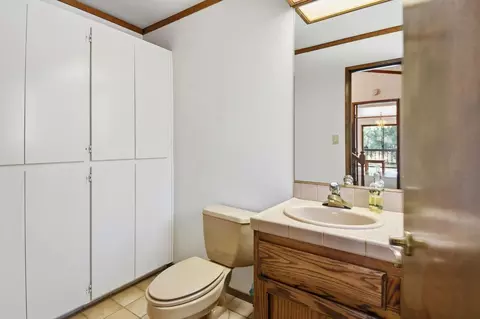 Bath - 661 E Cape Horn Rd, Colfax, CA 95713 photo 4 of 5