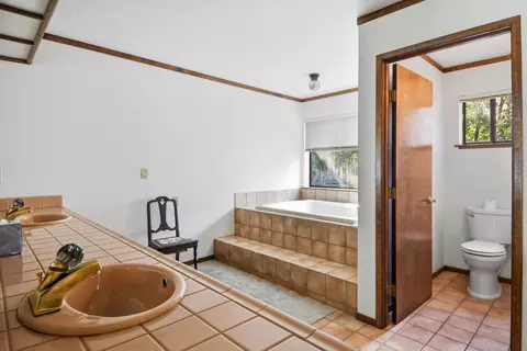 Bath - 661 E Cape Horn Rd, Colfax, CA 95713 photo 2 of 5