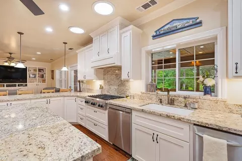 Kitchen - 3557 Val Verde Rd, Loomis, CA 95650 photo 5 of 6
