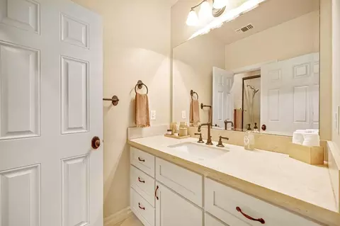 Bath - 3557 Val Verde Rd, Loomis, CA 95650 photo 4 of 5