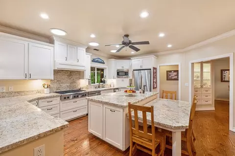Kitchen - 3557 Val Verde Rd, Loomis, CA 95650 photo 2 of 6