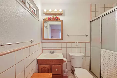 Bath - 16419 Bizzibe St, Lathrop, CA 95330 photo 2 of 3
