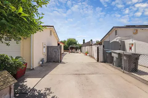 Exterior - 16419 Bizzibe St, Lathrop, CA 95330 photo 3 of 11