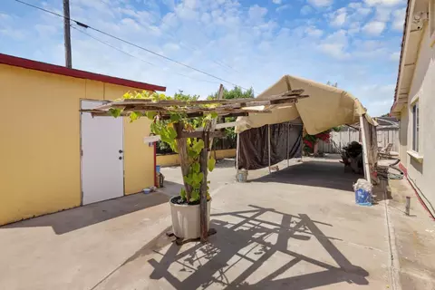 Exterior - 16419 Bizzibe St, Lathrop, CA 95330 photo 5 of 11