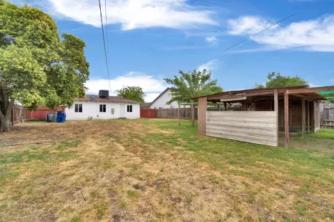Exterior - 1000 Trinity Ave, Chowchilla, CA 93610 photo 4 of 6