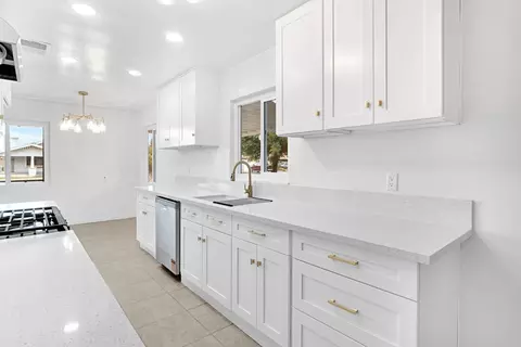 Kitchen - 1000 Trinity Ave, Chowchilla, CA 93610 photo 5 of 5