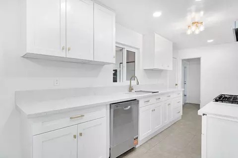 Kitchen - 1000 Trinity Ave, Chowchilla, CA 93610 photo 2 of 5