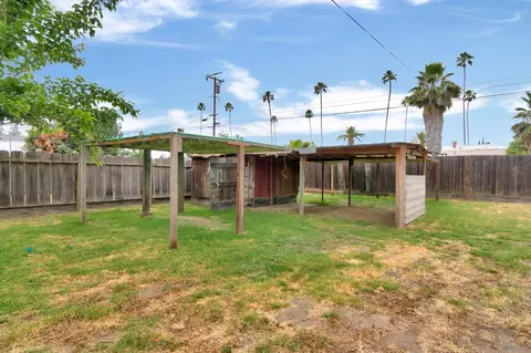 Exterior - 1000 Trinity Ave, Chowchilla, CA 93610 photo 3 of 6