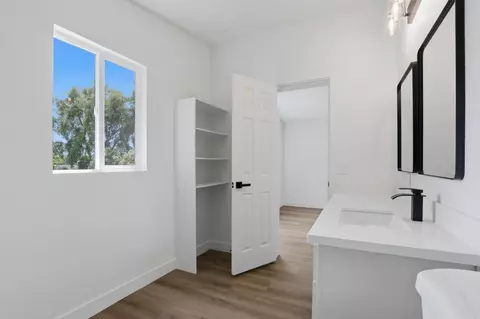 Bath - 1524 2nd Ave, Olivehurst, CA 95961 photo 5 of 6