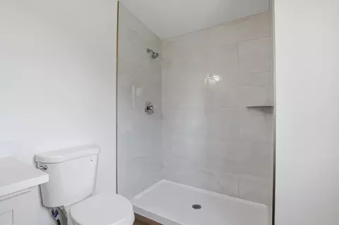 Bath - 1524 2nd Ave, Olivehurst, CA 95961 photo 4 of 6