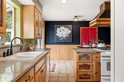 Kitchen - 9340 Mosquito Rd, Placerville, CA 95667 photo 12 of 12