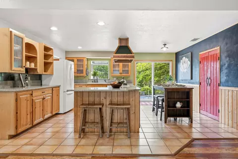 Kitchen - 9340 Mosquito Rd, Placerville, CA 95667 photo 7 of 12