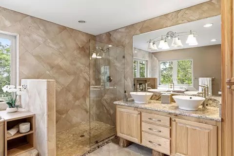 Bath - 9340 Mosquito Rd, Placerville, CA 95667 photo 4 of 6