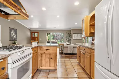 Kitchen - 9340 Mosquito Rd, Placerville, CA 95667 photo 11 of 12