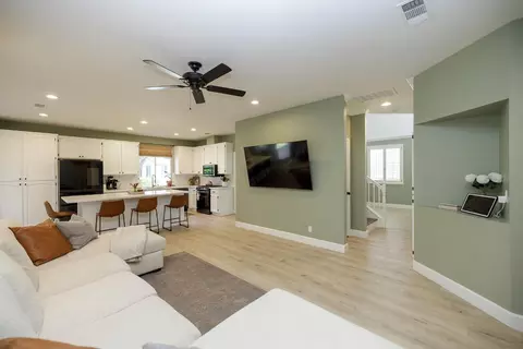 Entry Way - 428 Douma Way, Ripon, CA 95366 photo 4 of 5