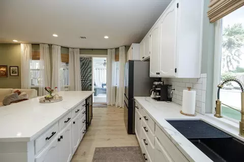 Kitchen - 428 Douma Way, Ripon, CA 95366 photo 5 of 5