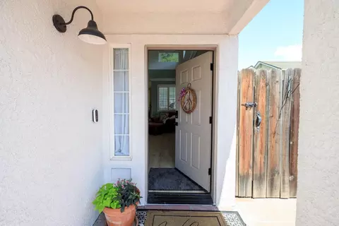 Entry Way - 428 Douma Way, Ripon, CA 95366 photo 1 of 5