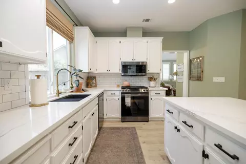Kitchen - 428 Douma Way, Ripon, CA 95366 photo 4 of 5