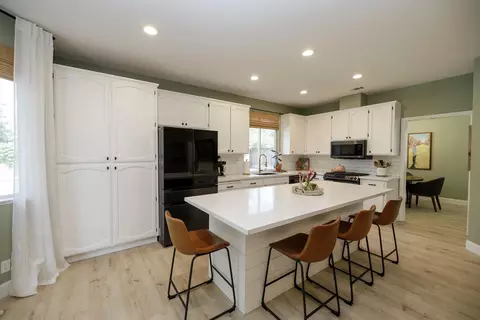Kitchen - 428 Douma Way, Ripon, CA 95366 photo 3 of 5