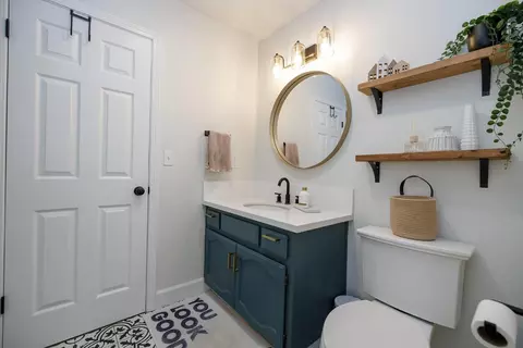 Bath - 428 Douma Way, Ripon, CA 95366 photo 1 of 6
