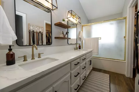 Bath - 428 Douma Way, Ripon, CA 95366 photo 3 of 6