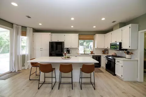 Kitchen - 428 Douma Way, Ripon, CA 95366 photo 2 of 5