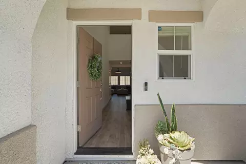 Entry Way - 437 Rainbow Falls Ln, Manteca, CA 95337 photo 1 of 3