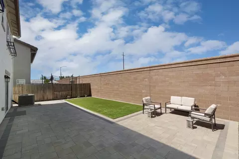 Exterior - 437 Rainbow Falls Ln, Manteca, CA 95337 photo 4 of 5