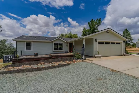 989 Carbondale Rd, Ione, CA 95640