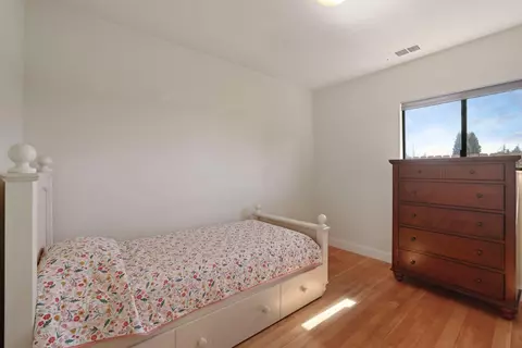 Bedroom - 30112 Hall Rd, Escalon, CA 95320 photo 4 of 7