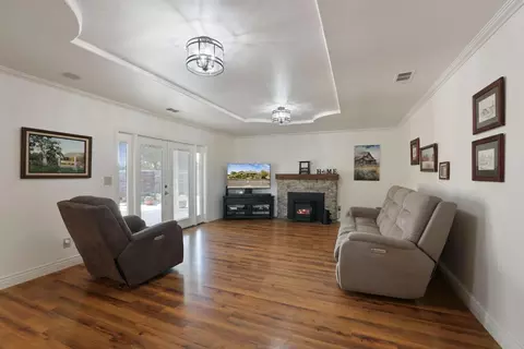 Living - 30112 Hall Rd, Escalon, CA 95320 photo 1 of 3