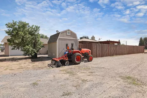 Exterior - 30112 Hall Rd, Escalon, CA 95320 photo 15 of 16