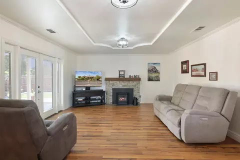 Living - 30112 Hall Rd, Escalon, CA 95320 photo 2 of 3
