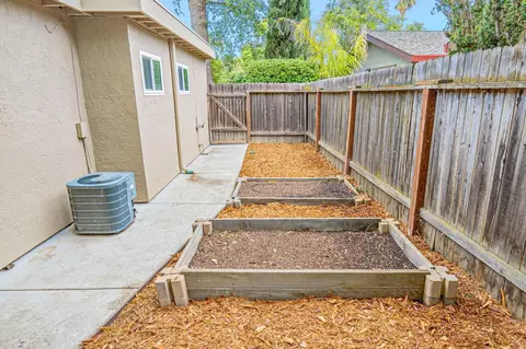 Exterior - 1131 Halifax Ave, Davis, CA 95616 photo 8 of 12
