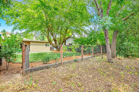 Exterior - 1131 Halifax Ave, Davis, CA 95616 photo 6 of 12
