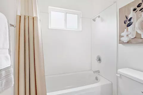 Bath - 1131 Halifax Ave, Davis, CA 95616 photo 4 of 4